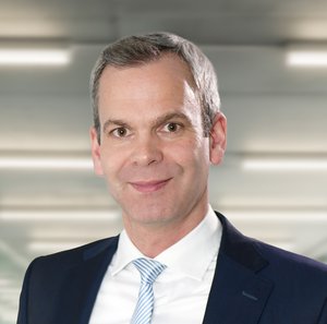 Dr. Thomas König